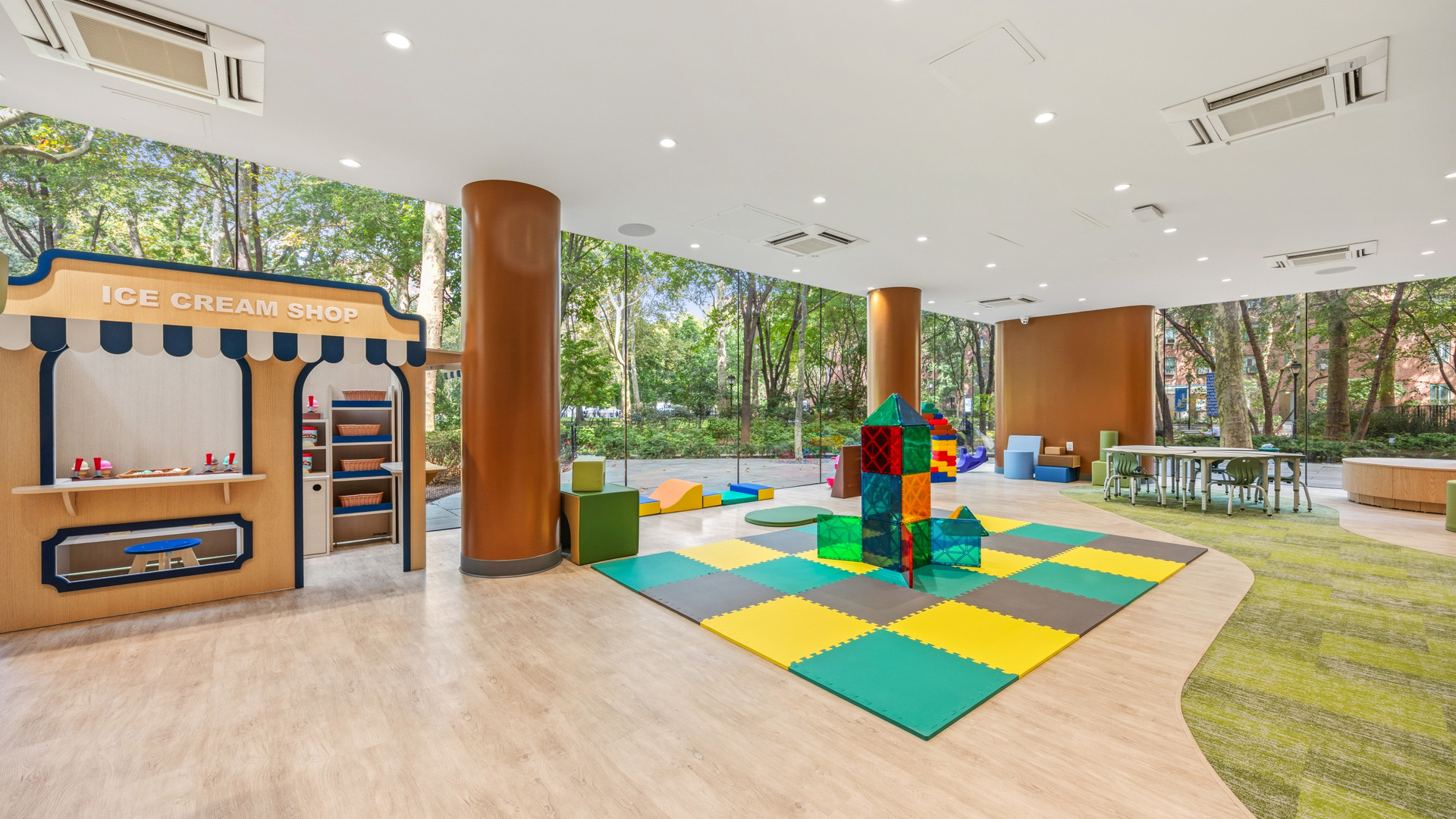 Wideshot with Ice Cream Shop, mat with blocks